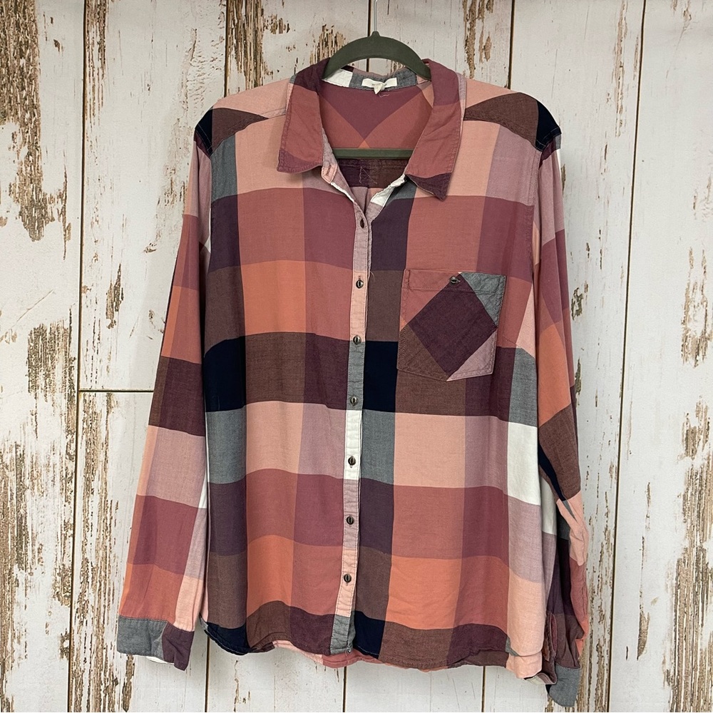 Maurices, Plaid Button-Down Shirt. Size 3X. In excellent condition!